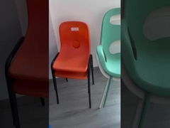 Des chaises de salle à manger en plastique empilable ergonomie moderne et lourde acceptable OEM